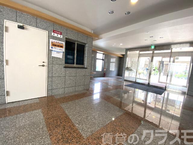 18/23 エントランス