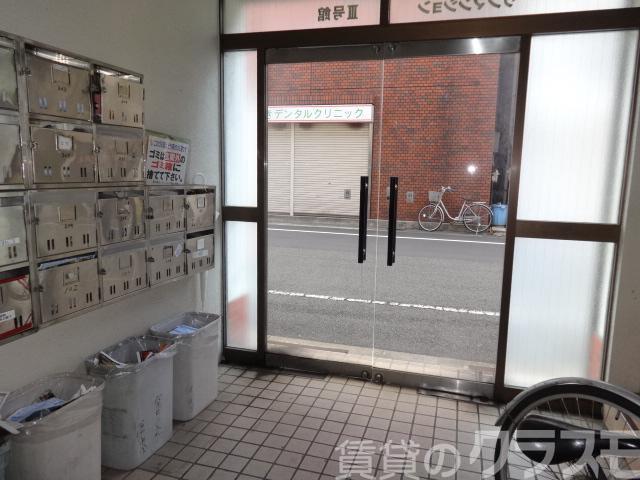 18/23 エントランス