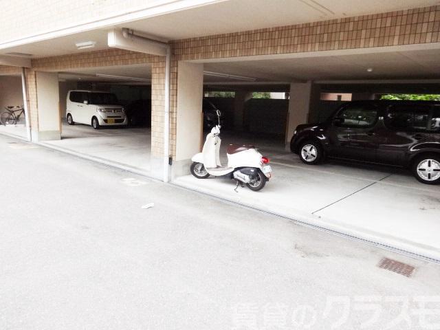 16/20 駐車場