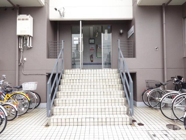 21/25 エントランス