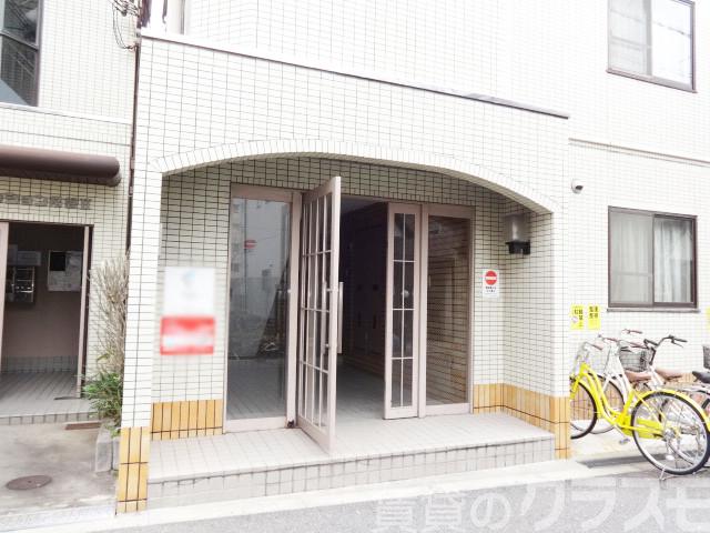 16/19 エントランス