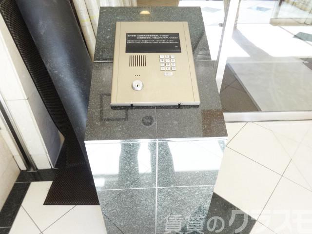 18/23 エントランス