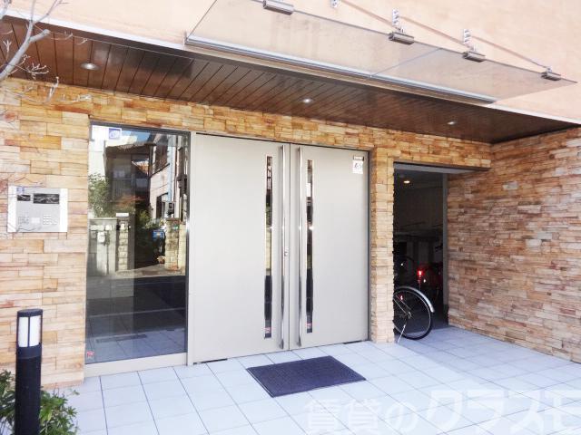 20/26 エントランス