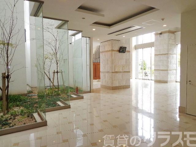 25/26 エントランス