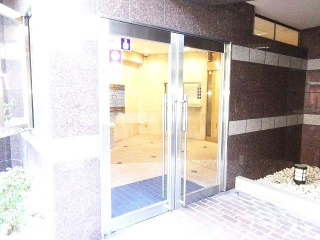 22/28 エントランス