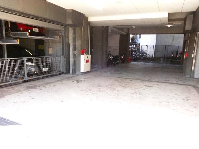 22/28 駐車場