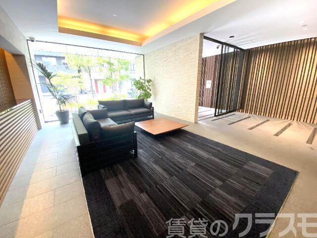 22/28 エントランス