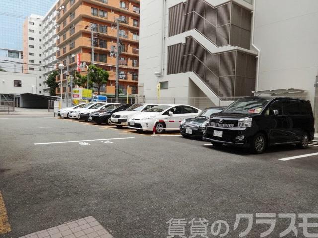 22/28 駐車場