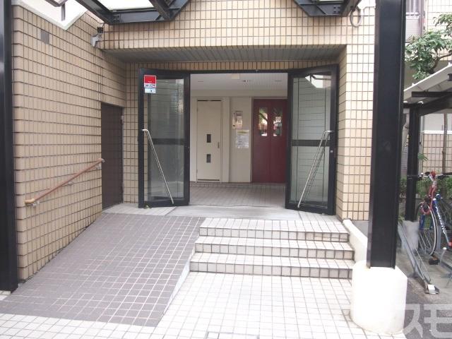 26/30 エントランス