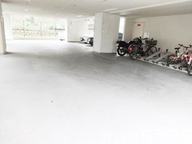 22/28 駐車場