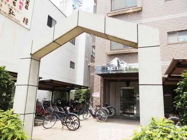 24/30 エントランス