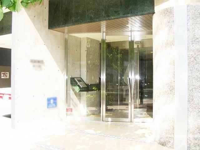 22/28 エントランス