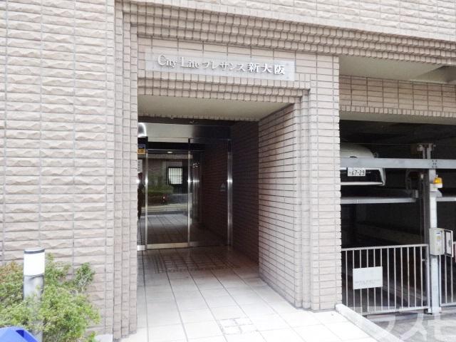 16/23 エントランス