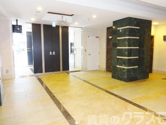 18/21 エントランス