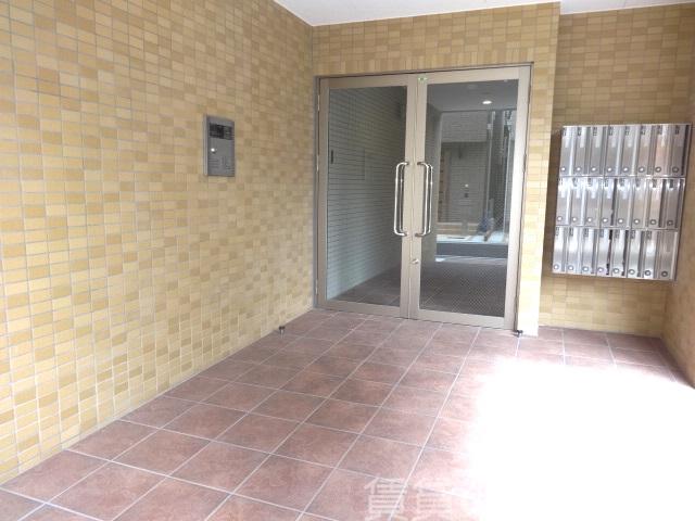 21/27 エントランス