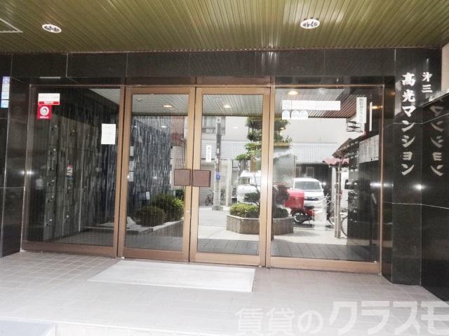 23/29 エントランス