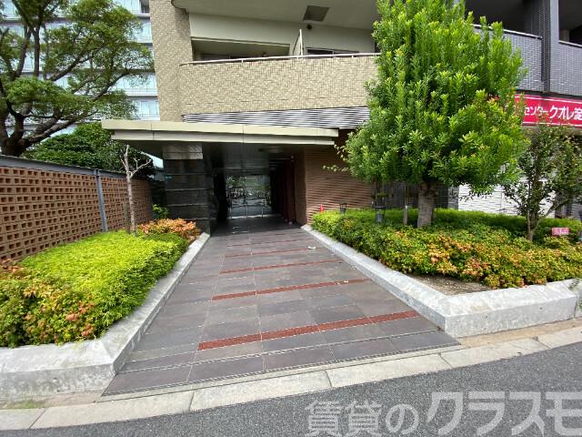 27/30 エントランス