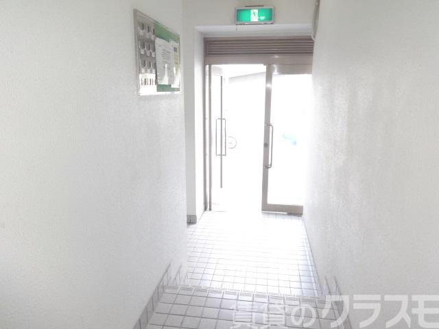 18/23 エントランス