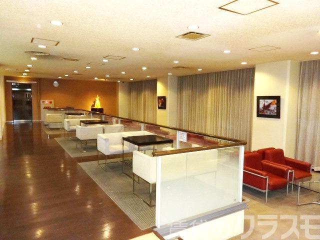 18/25 エントランス