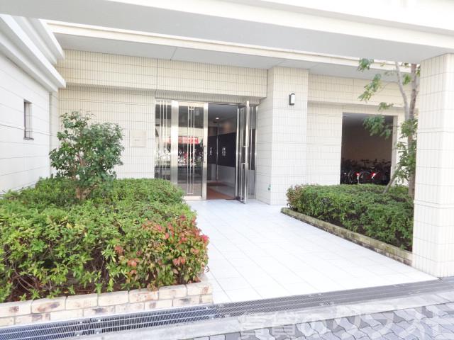 24/30 エントランス