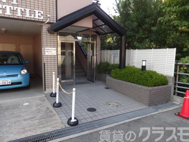 23/28 エントランス