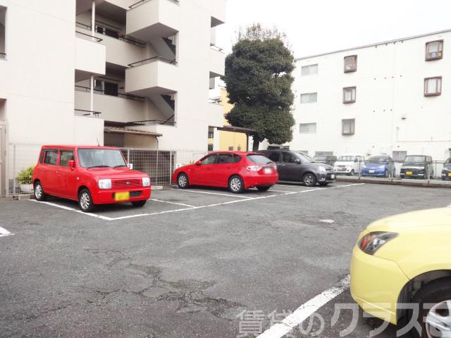 23/28 駐車場