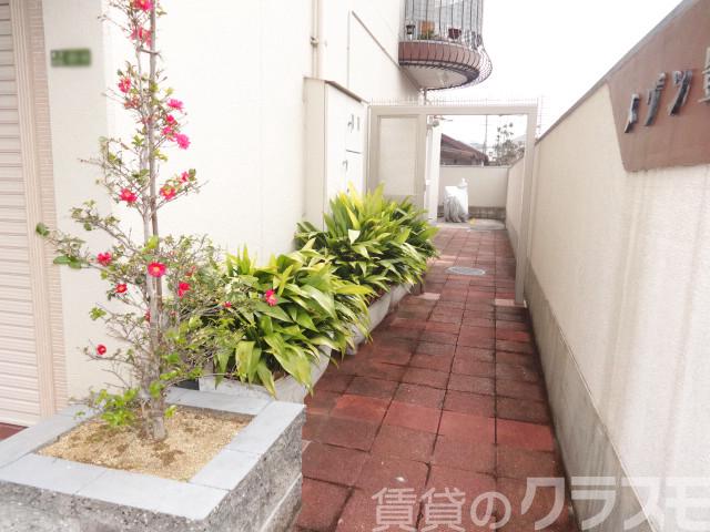 22/28 エントランス