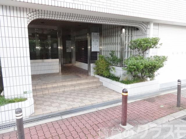 18/23 エントランス