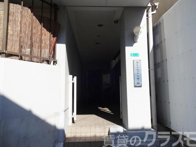 21/27 エントランス