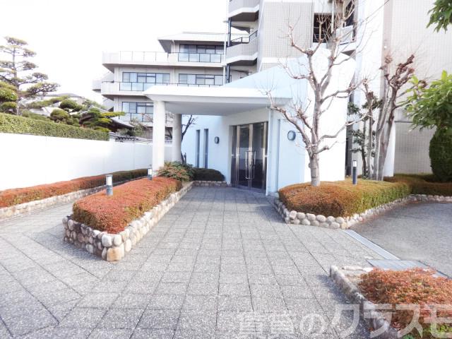 24/28 エントランス