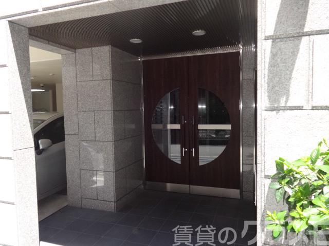 18/23 エントランス