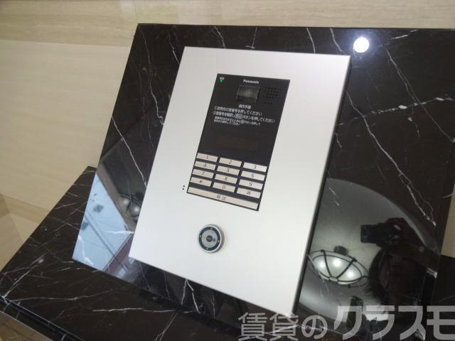 20/26 エントランス