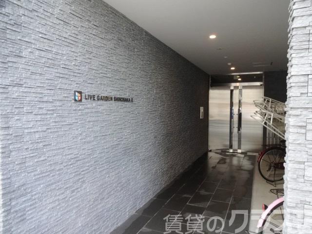 22/28 エントランス