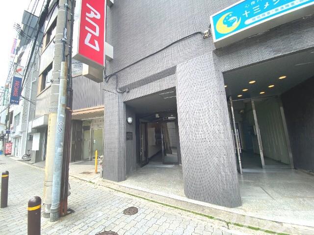 17/23 エントランス