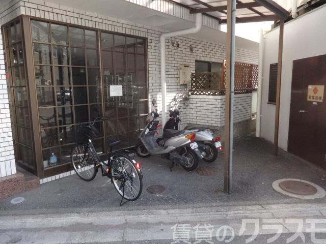 19/26 エントランス