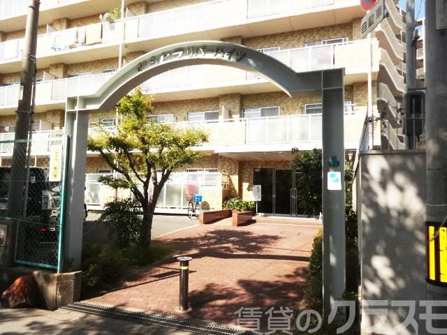 23/29 エントランス