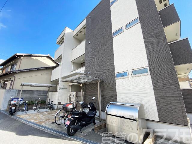 22/27 エントランス