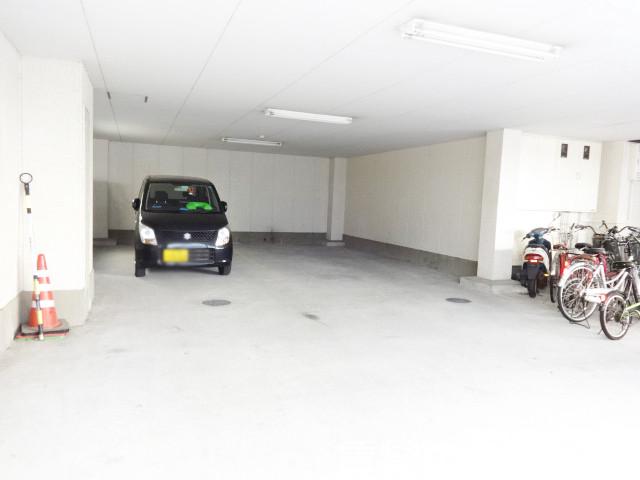 16/20 駐車場