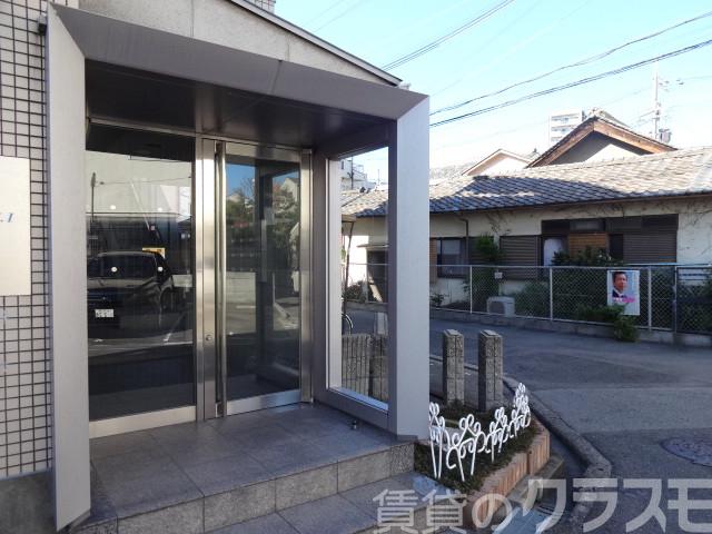 16/21 エントランス