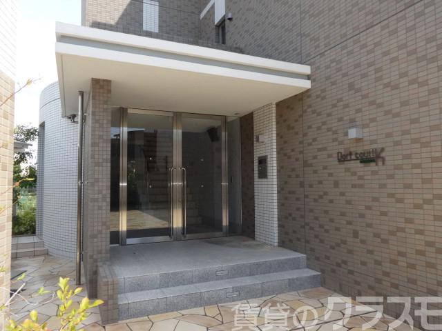 23/27 エントランス