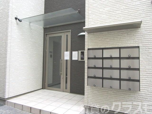 23/28 エントランス