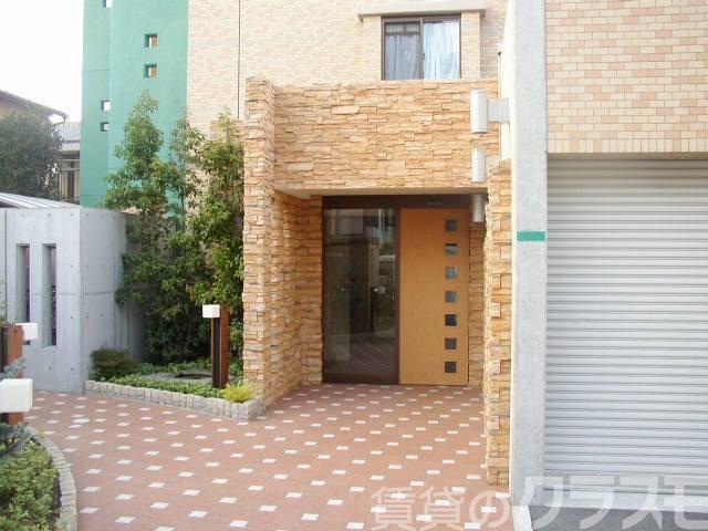 16/21 エントランス