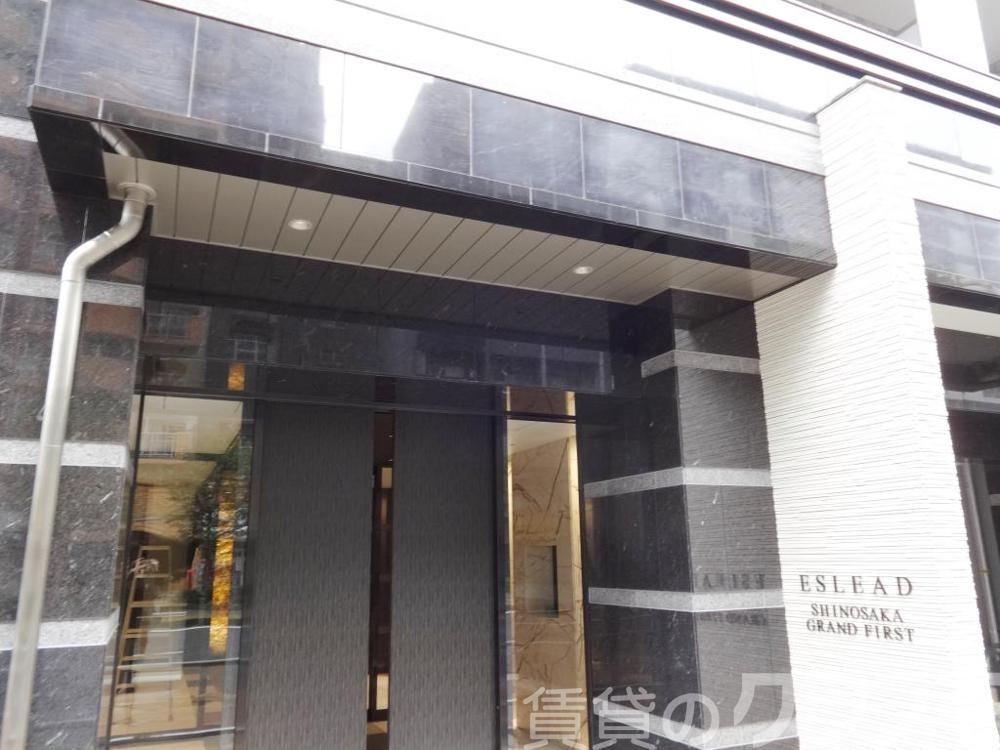 18/23 エントランス