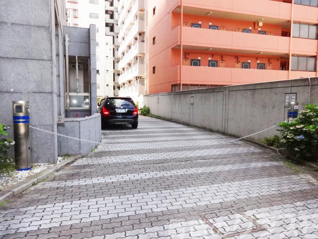 22/28 駐車場