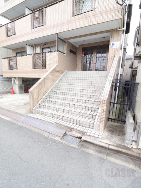 22/30 エントランス