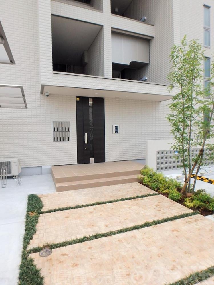 23/30 エントランス