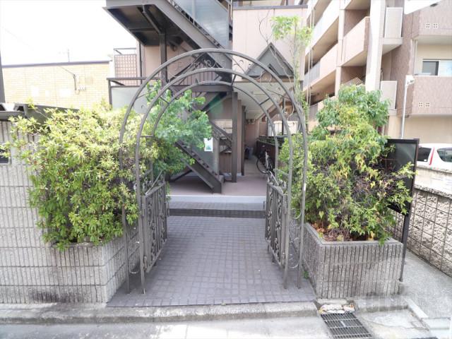 23/30 エントランス