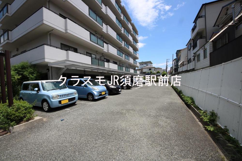 18/27 駐車場