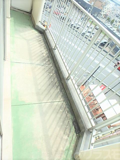 13/18 バルコニー