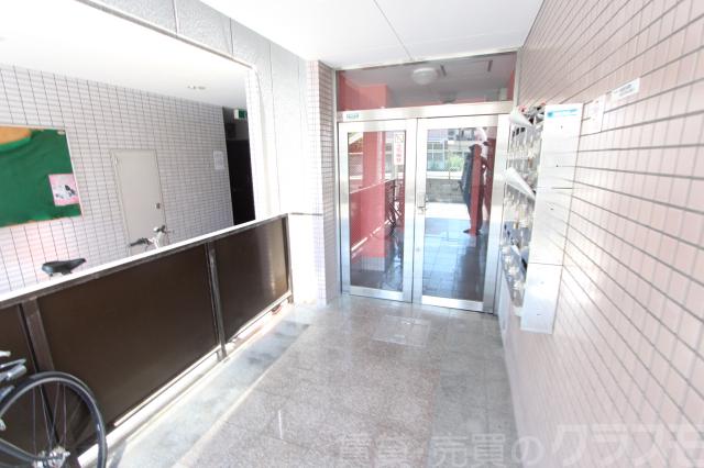 16/18 エントランス